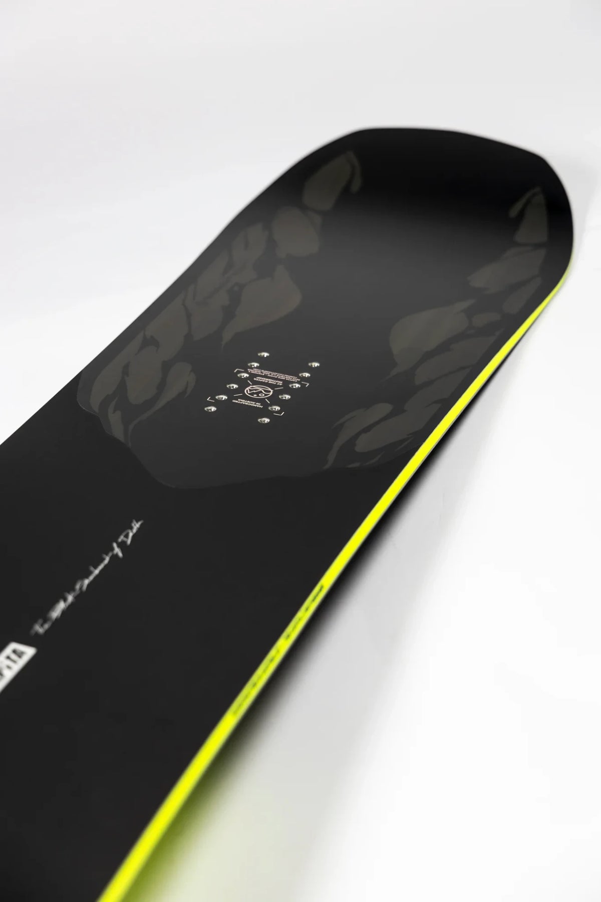 CAPiTA The Black Snowboard of Death – топшийт отблизо